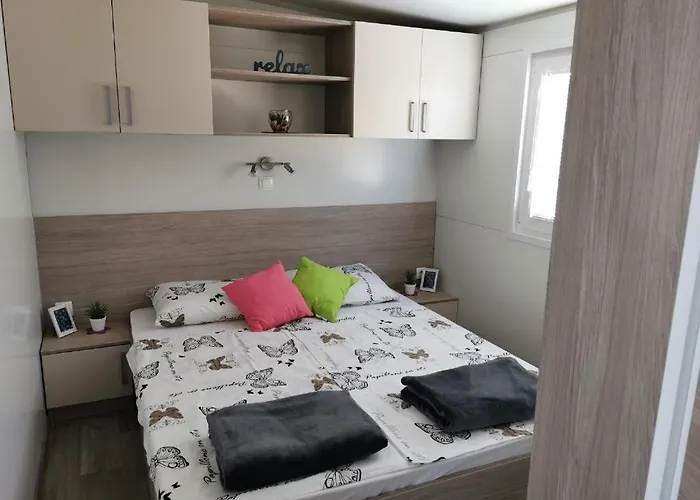 Ra, Cozy Familly Place, Free Parking, Near Beach, In Kamp Maslina Дом отдыха