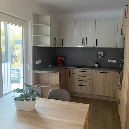 Ra, Cozy Familly Place, Free Parking, Near Beach, In Kamp Maslina Drage