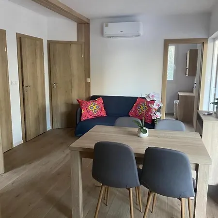 Hébergement de vacances Ra, Cozy Familly Place, Free Parking, Near Beach, In Kamp Maslina Drage