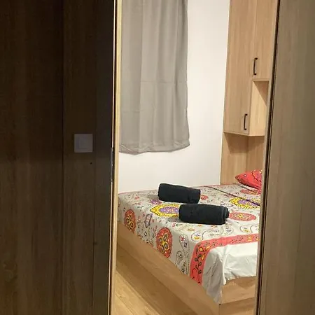Ra, Cozy Familly Place, Free Parking, Near Beach, In Kamp Maslina Hébergement de vacances *